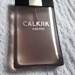 Najlepsze Perfumy Calvin Klein - Sprawdź Nasze TOP 10 Polecanych Zapachów